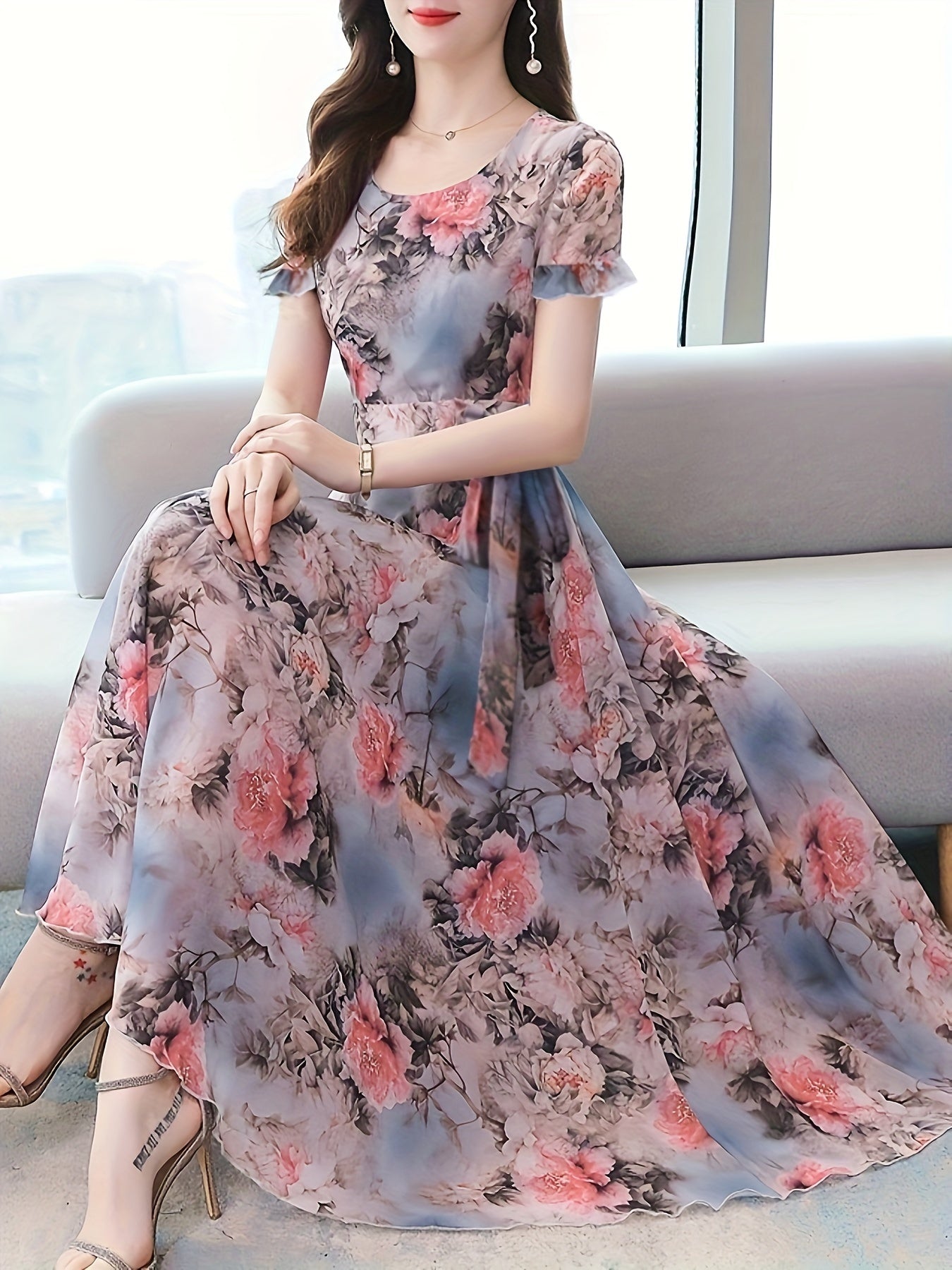 Summer dress with floral pattern Elegant short-sleeved dress with round neck Airy women's dress
